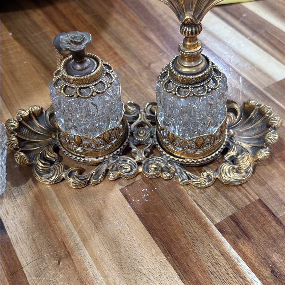 Elegant, vintage Ormolu Gold Filigree Perfume Tray and Perfume bottles - Picture 4 of 8